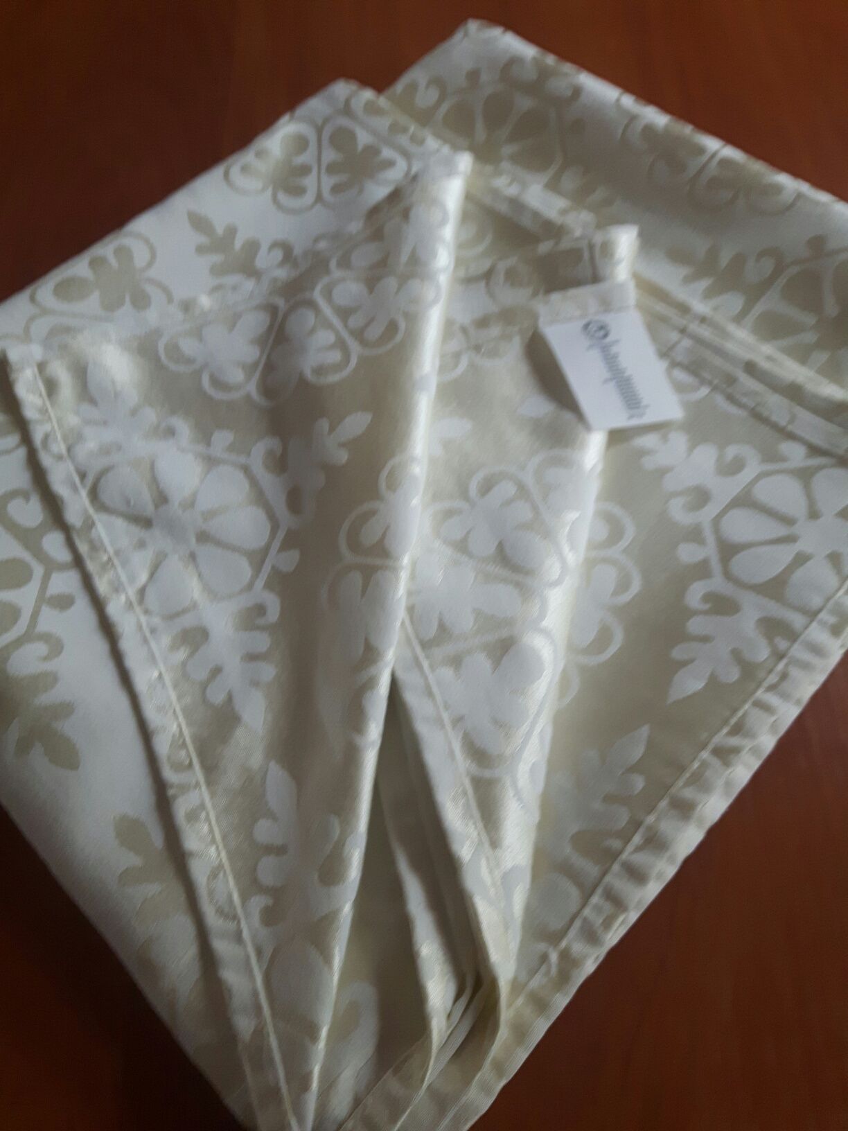 Obrus kolor ecru 270 x 150  b.dobra jakoś