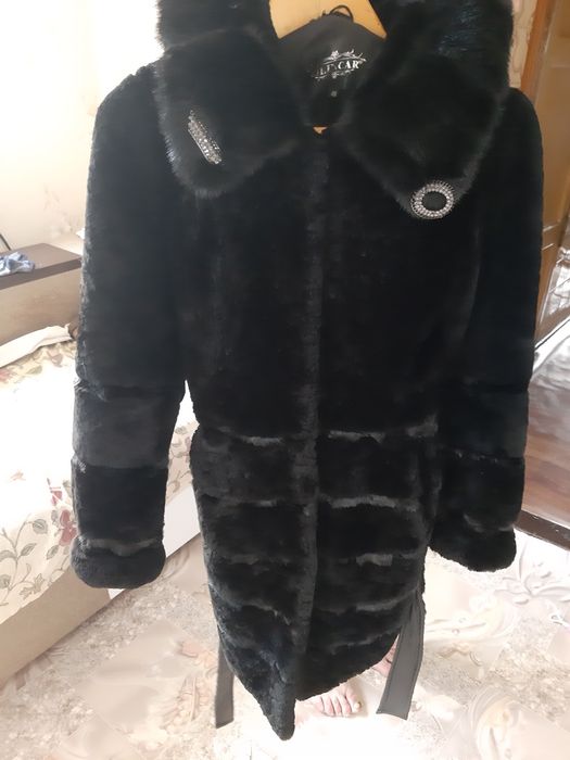 Продам шубу из мутона  с капюшоном