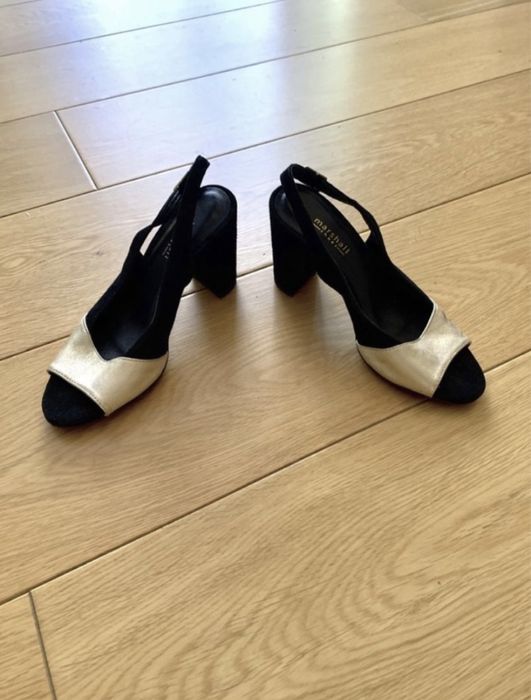 Czarne buty na obcasie