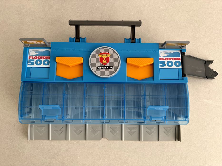 Wyrzutnia samochodzików firmy Mattel FLK12
