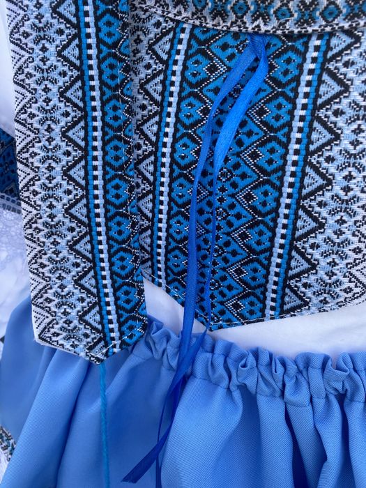 Продам гарну вишиванку на маленьку дівчинку