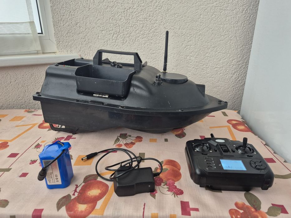 Кораблик Flytec прикормочний D8, V010, V18 (3 бункери) Black GPS