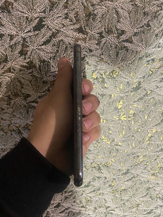 Айфон 10 Х в хорошем состояни.