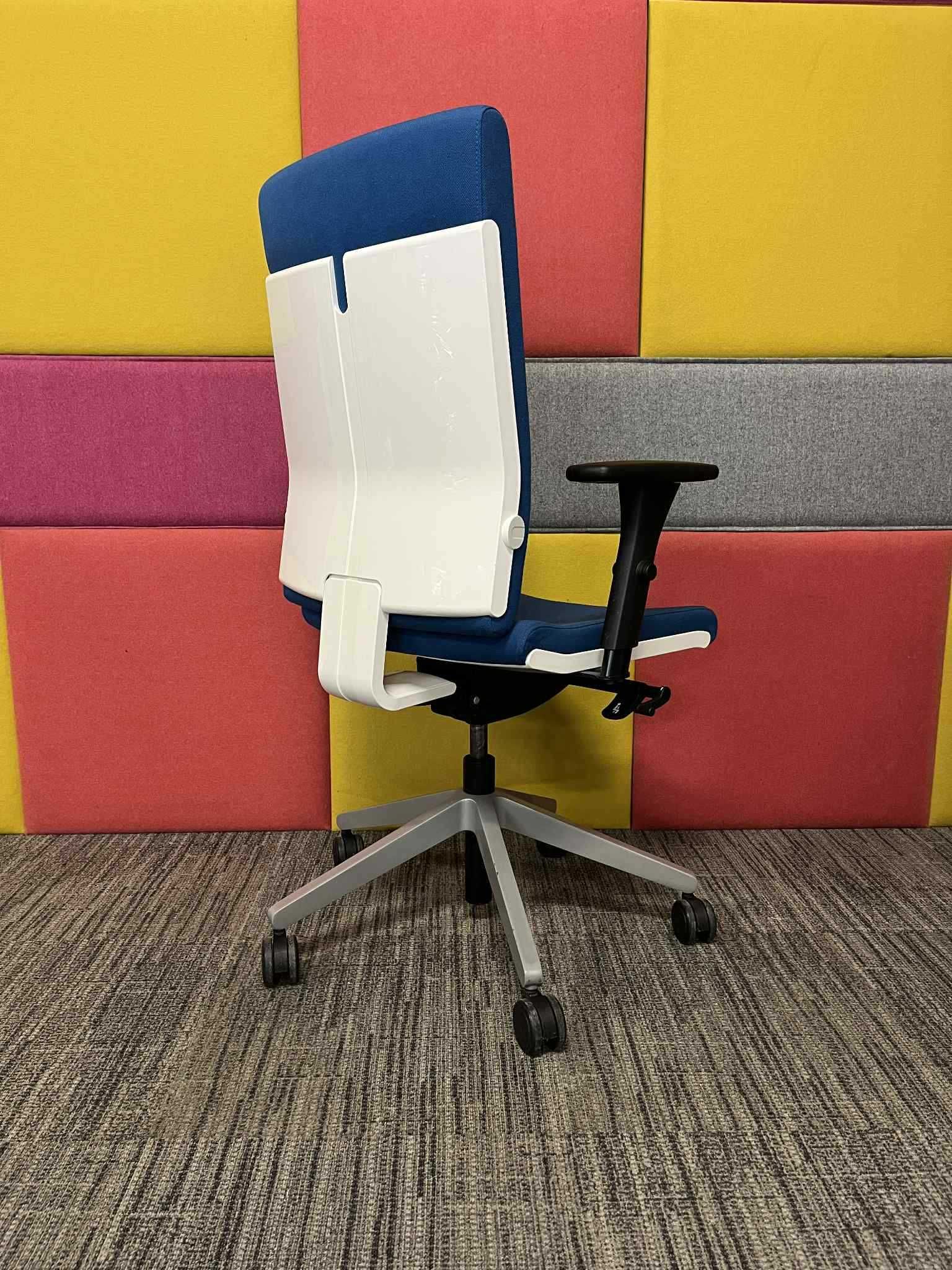 Fotel biurowy obrotowy ergonomiczny Nowy Styl Belite okazja!