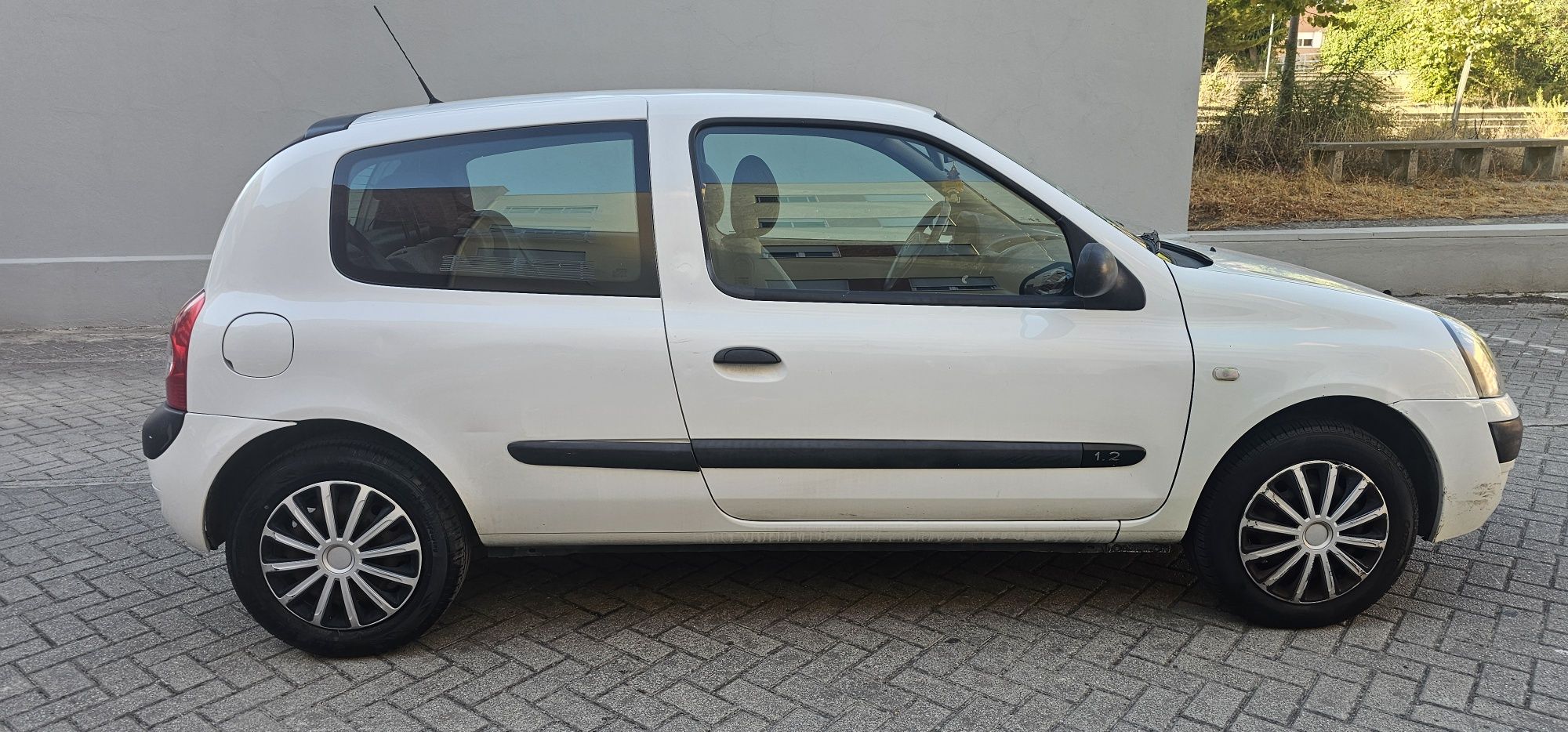 Renault Clio 1.2 gasolina impecável 05