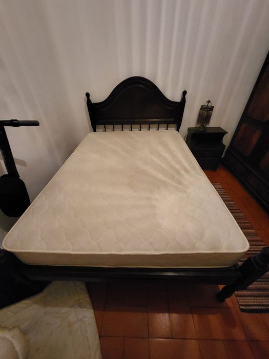 Cama de casal, colchão e estrado