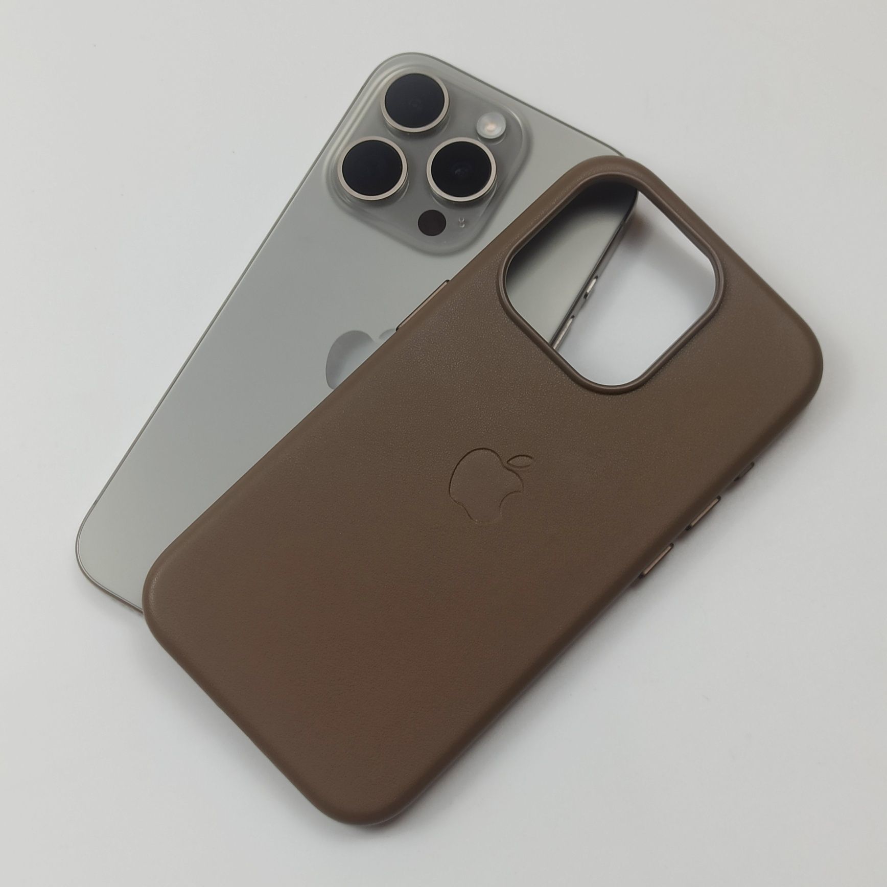 Чехол iPhone 15 Pro Leather Case Magsafe (Taupe)