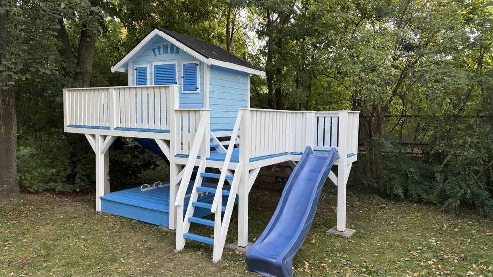 Piekny Nowy Domek drewniany dla dzieci ze zjezdzalniami i piaskownica