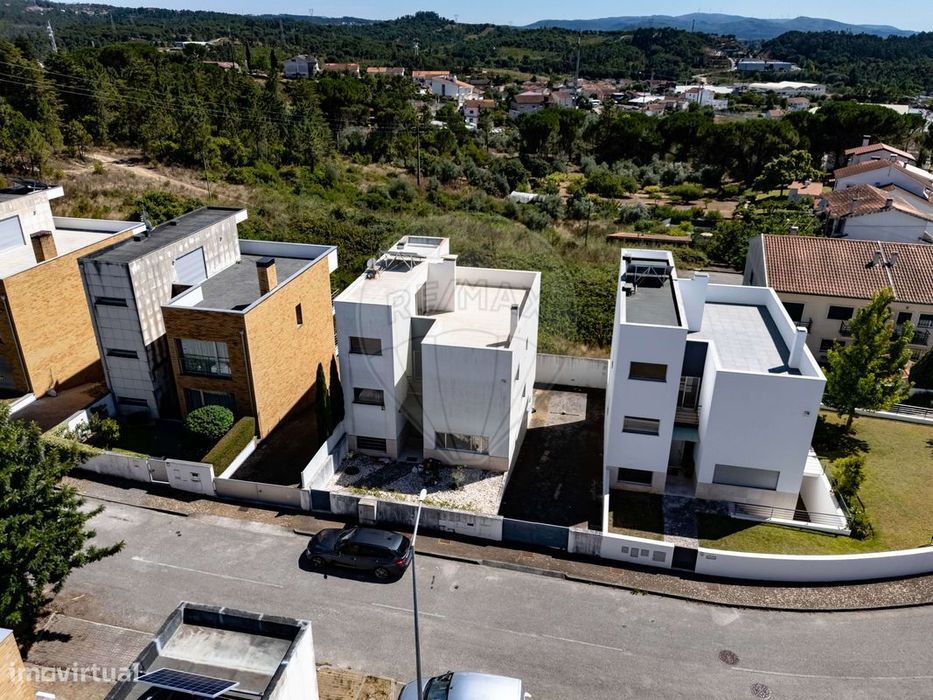 Moradia T4 para venda