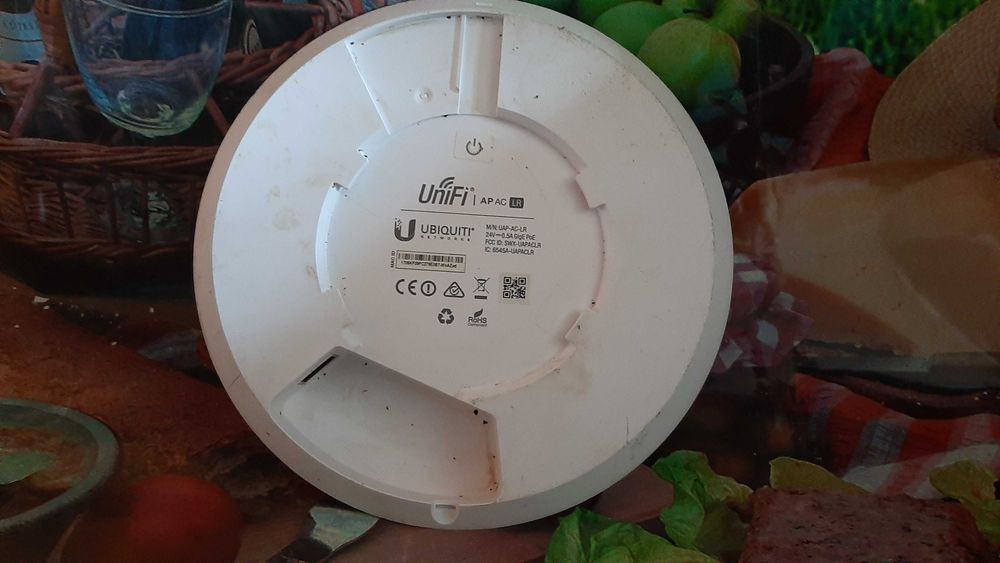 Точка доступа Ubiquiti UniFi AP AC LR (UAP-AC-LR)