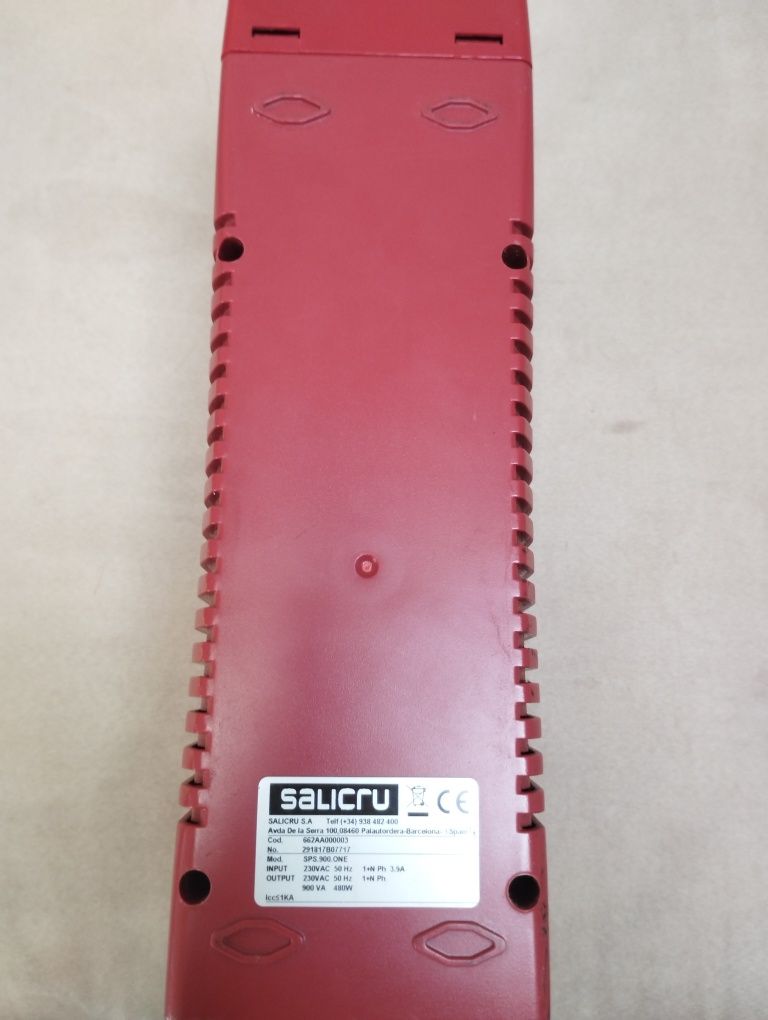 UPS Salicru SPS ONE 900VA (bateria nova maior do que a original)