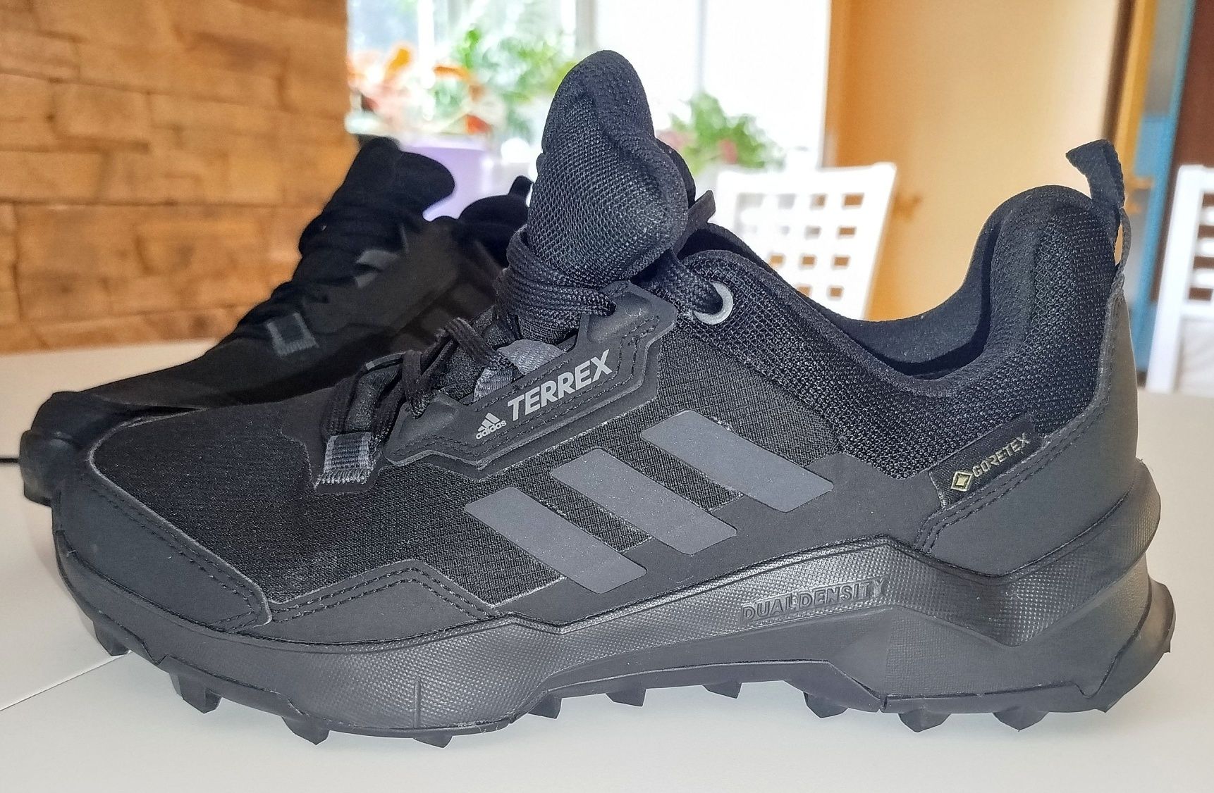 Кросівки чоловічі Adidas Terrex Ax4 Gore-Tex HP7395 розмір 39