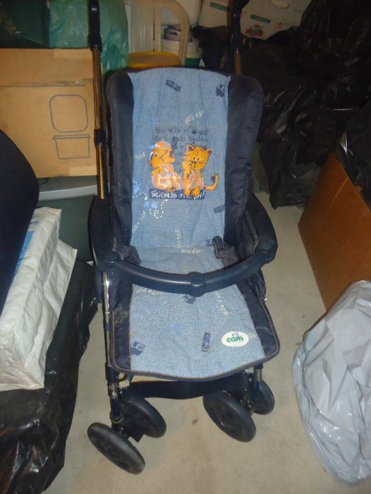 Vende-se carrinho de bébé