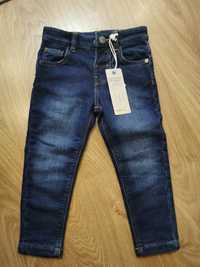 Nowe jeansy chłopięce r. 98