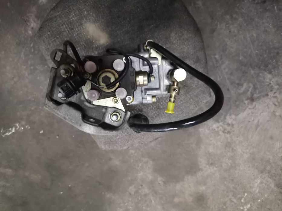 Паливний насос с форсунками на рено-кенго 1.9тди 2001р б/у.