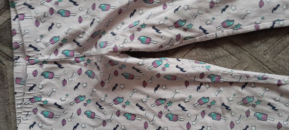 2 pary legginsów  122