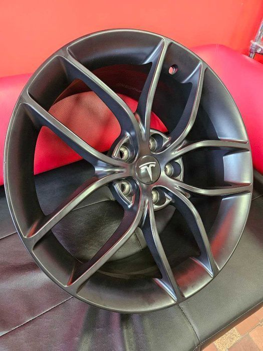 Диски R18 Tesla 3 чорний мат Flow Forming
