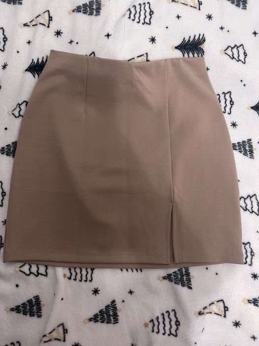 Спідниця бежевого кольору