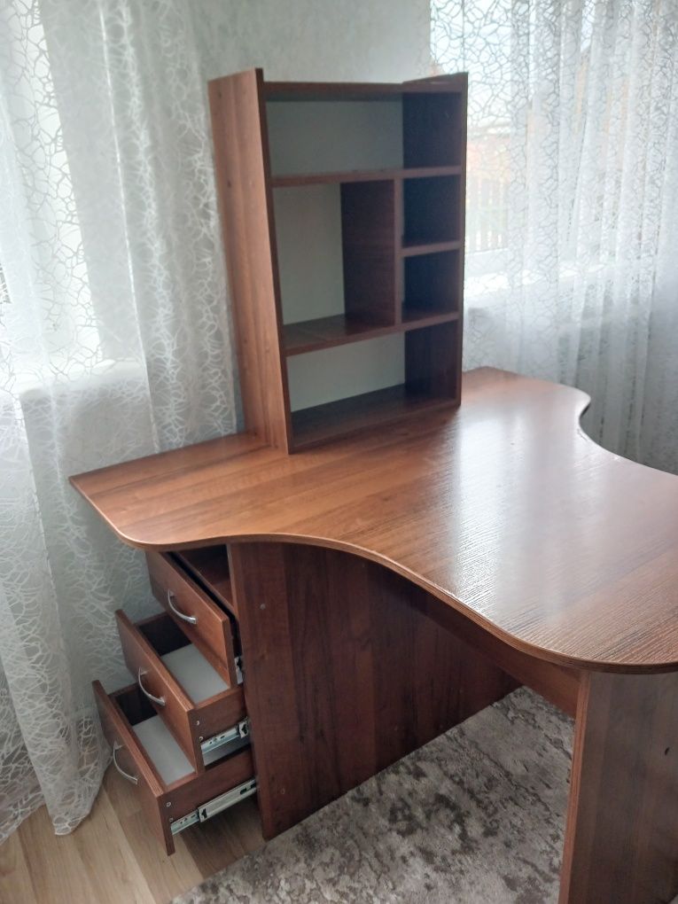 Продам письмовий стіл б/у