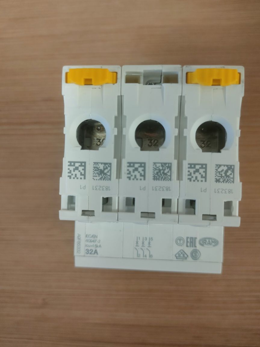 Автоматичний вимикач iC60H 3P 32A D Schneider Electric