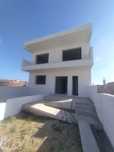 Moradia t-4 em construção pederneira -Nazaré com piscina const de luxo