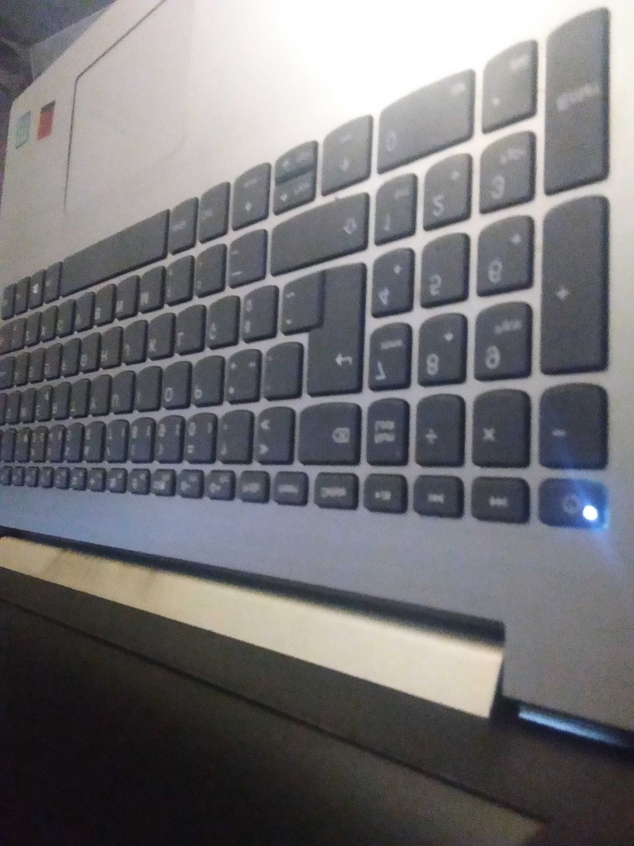 Portátil LENOVO IDEAPAD 330 Ano: 2018