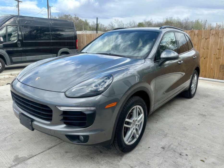 Porsche Cayenne      2016