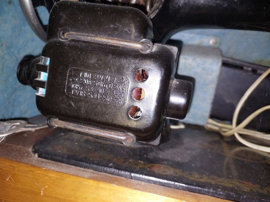 2 швейни машини елекро имеханична