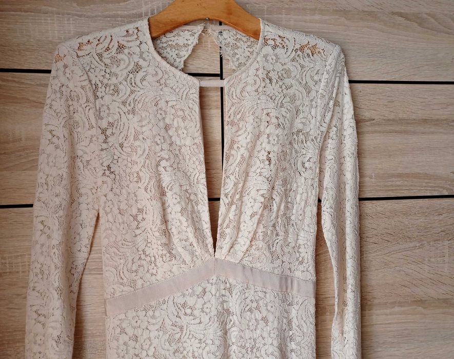 Długa sukienka koronkowa