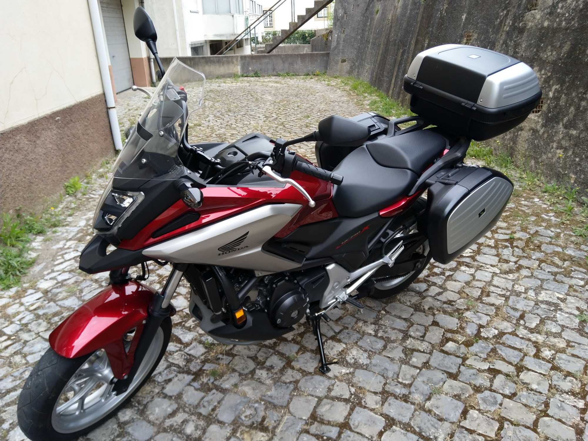 NC750x 2018 17 mil kms com revisões sempre na Honda