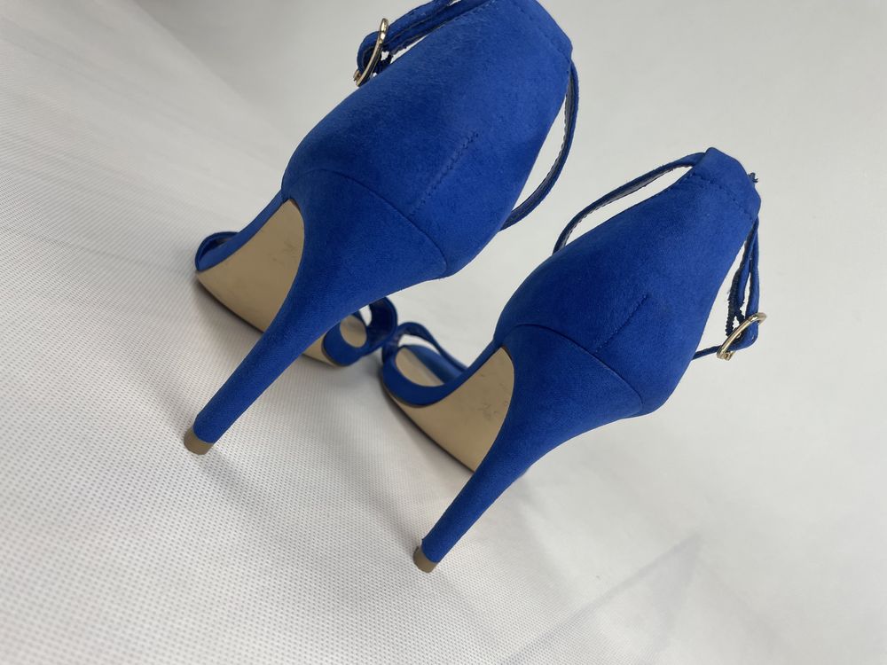 Granatowe niebieskie sandalki na szpilce 36 z paskiem obcasie wesele