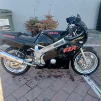 Motocykl Yamaha FZR 750
