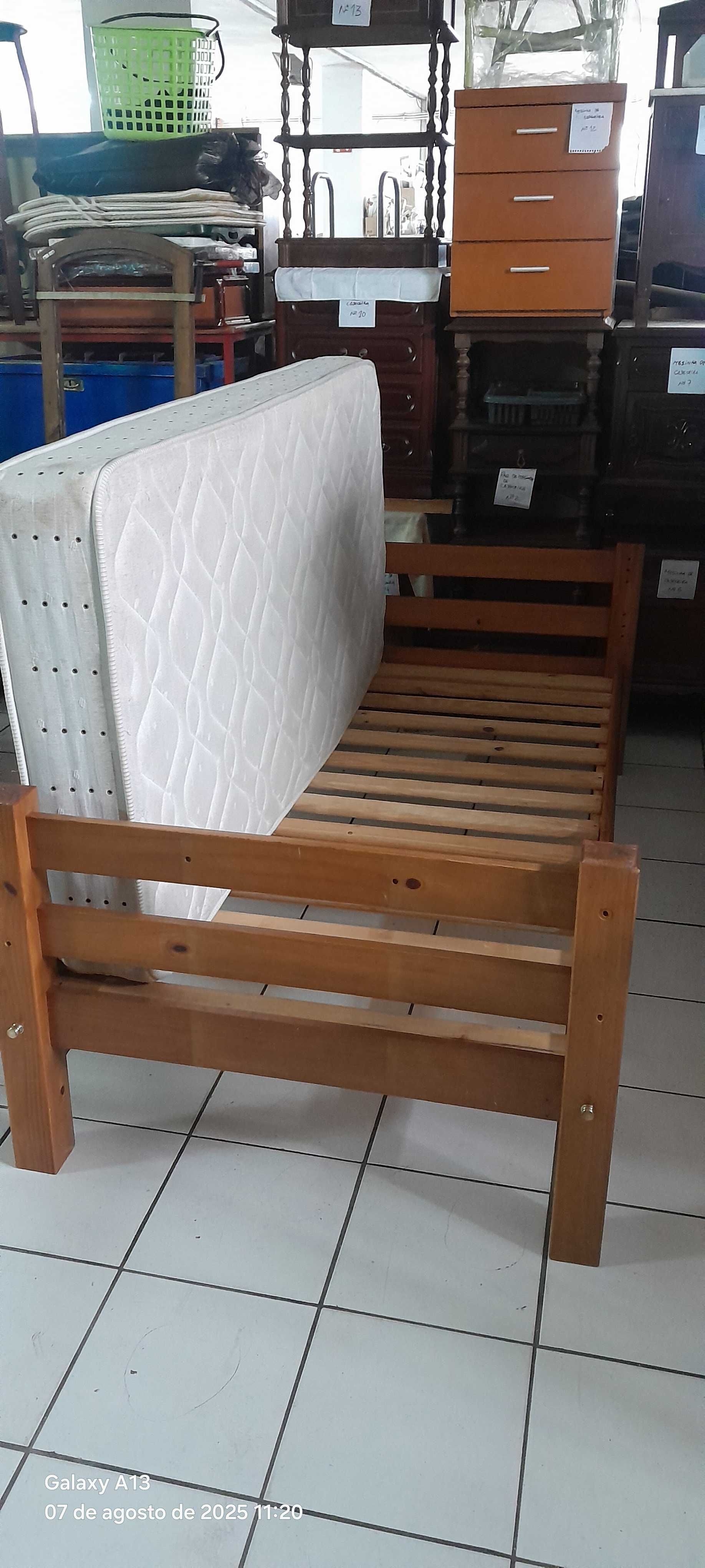 Cama de solteiro com colchão