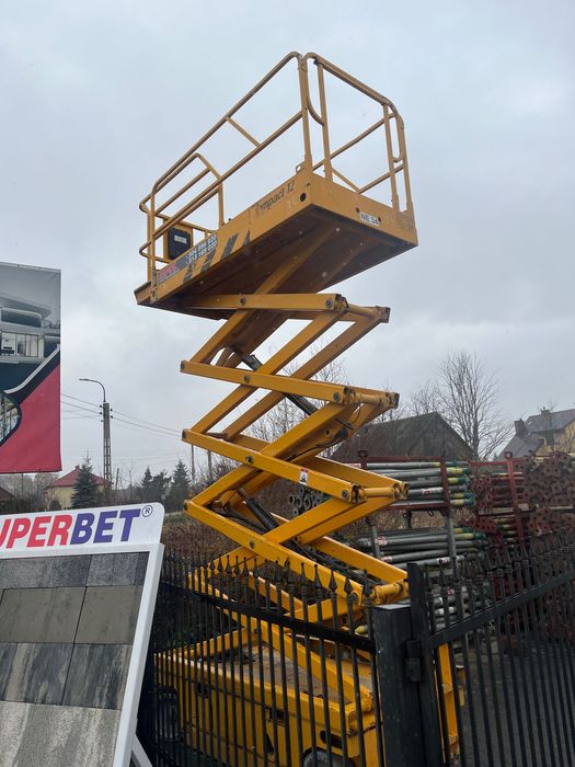 Wynajem podestów nożycowych