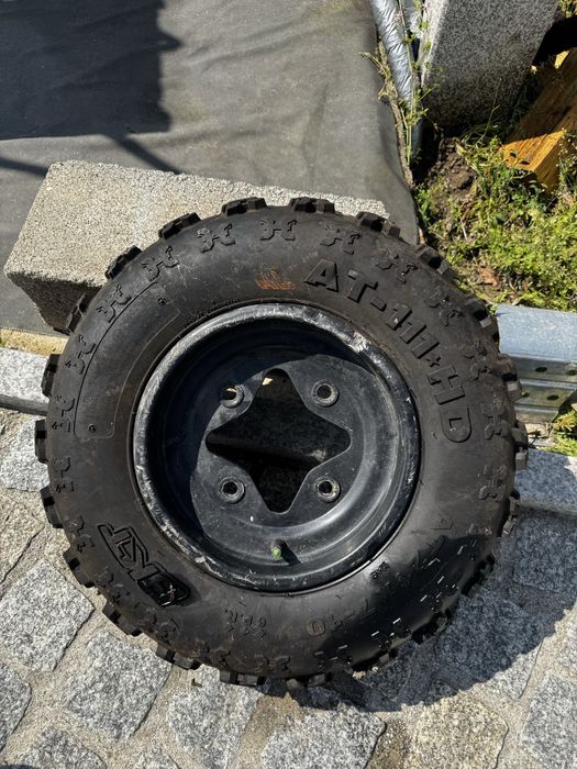 Pneus frente com jantes trx