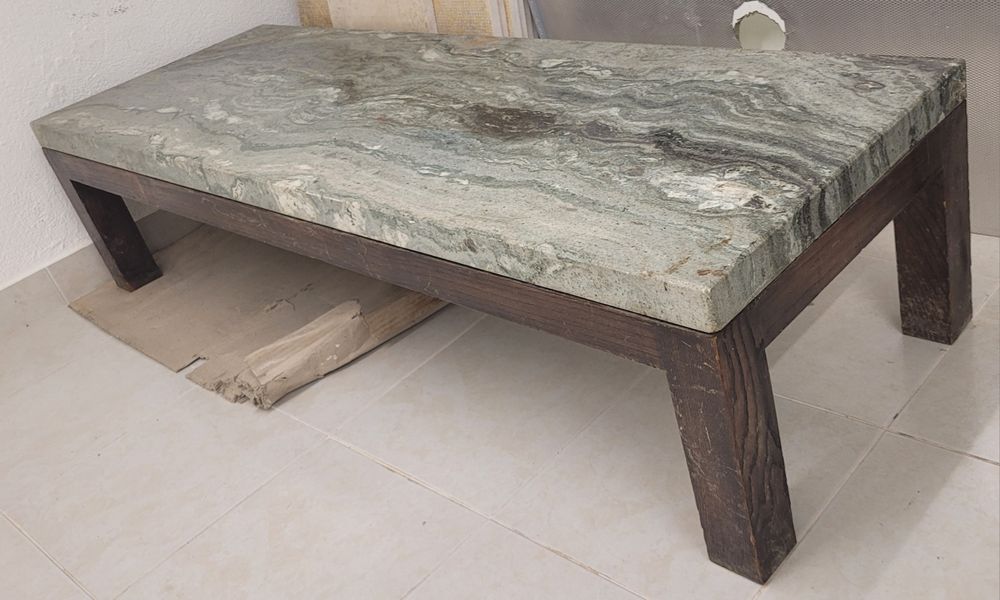 Mesa vintage com pedra mármore Verde Viana