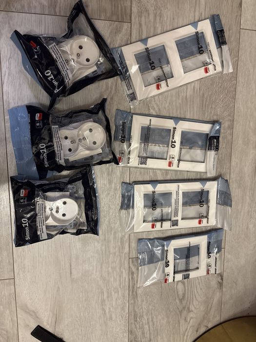 Simon 10 gniazdka podwójne ramki