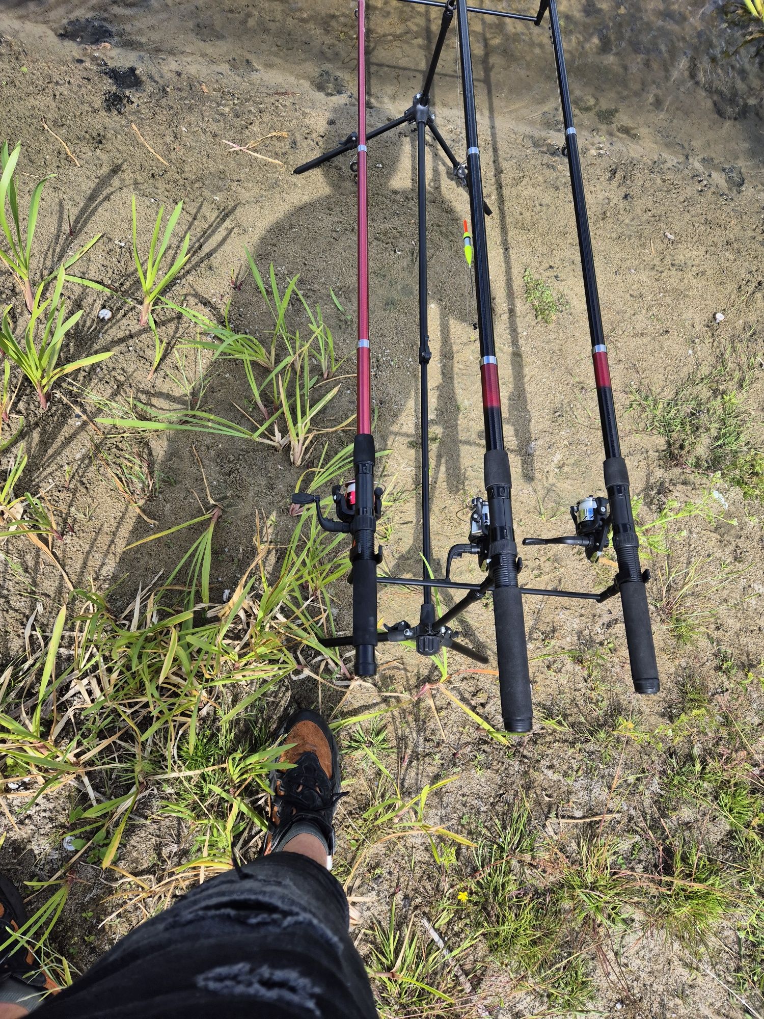Nowy zestaw wędkarski 3 wędki 3 kołowrotki Rod Pod