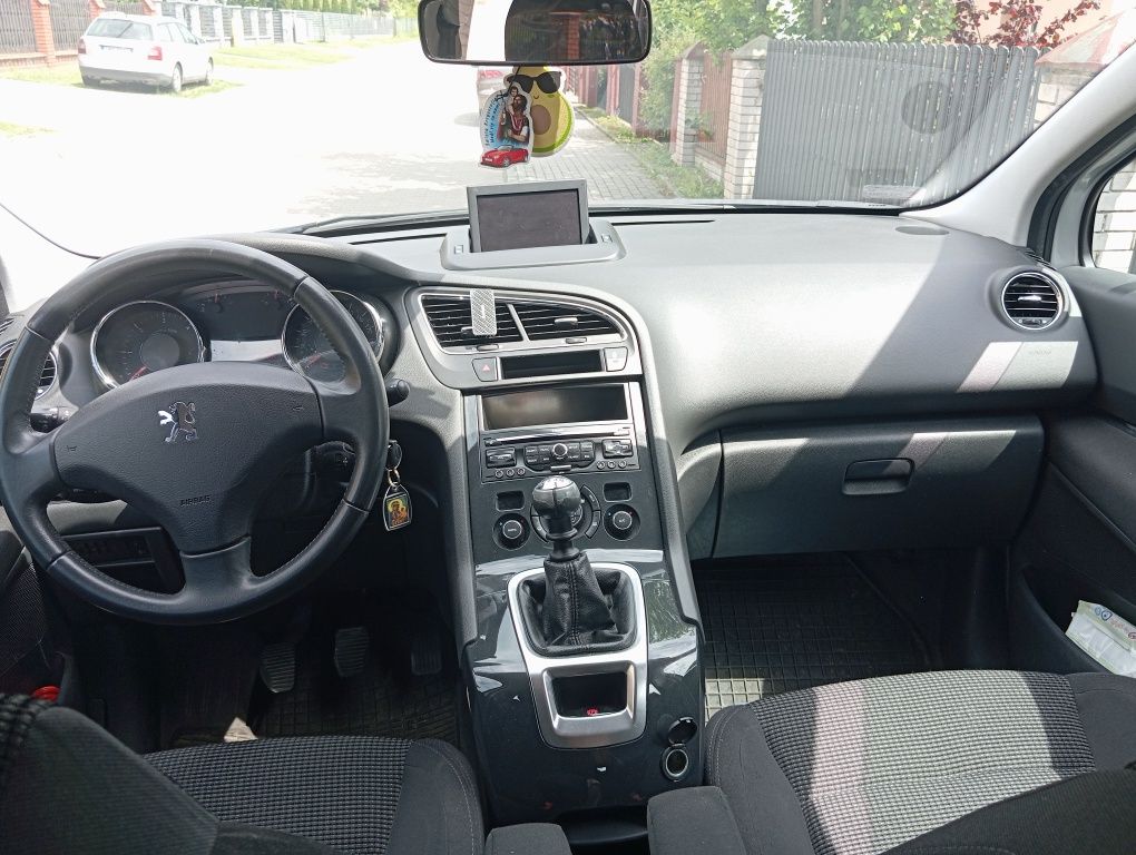 PEUGEOT 5008 1.6 HDI