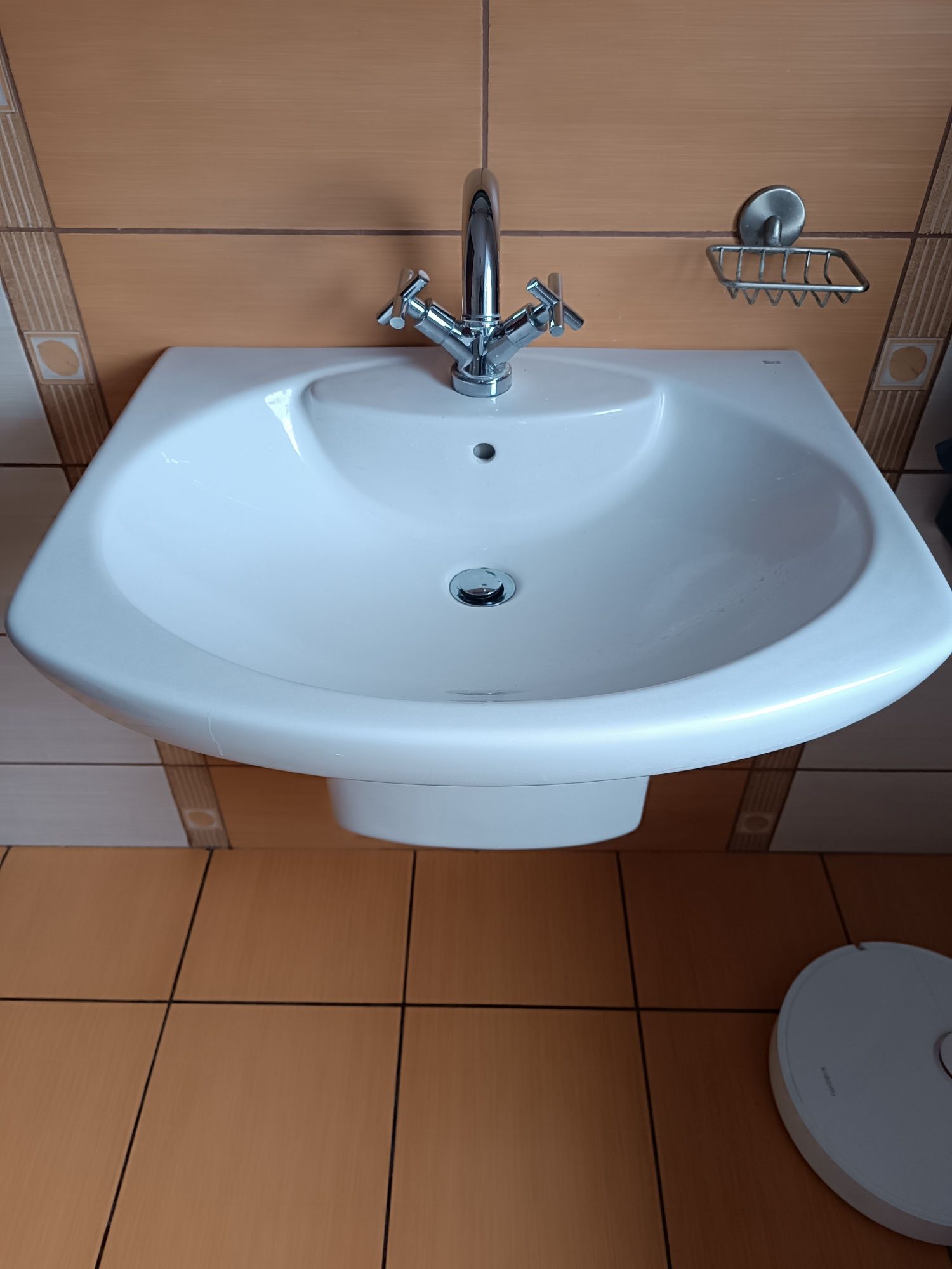 Umywalka z baterią