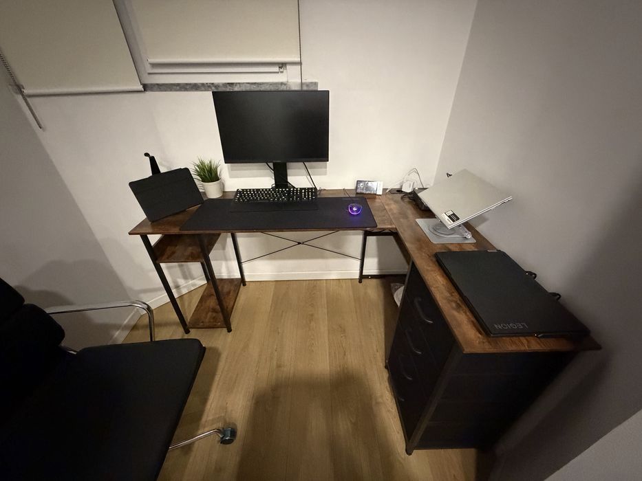 Secretaria de escritório em L