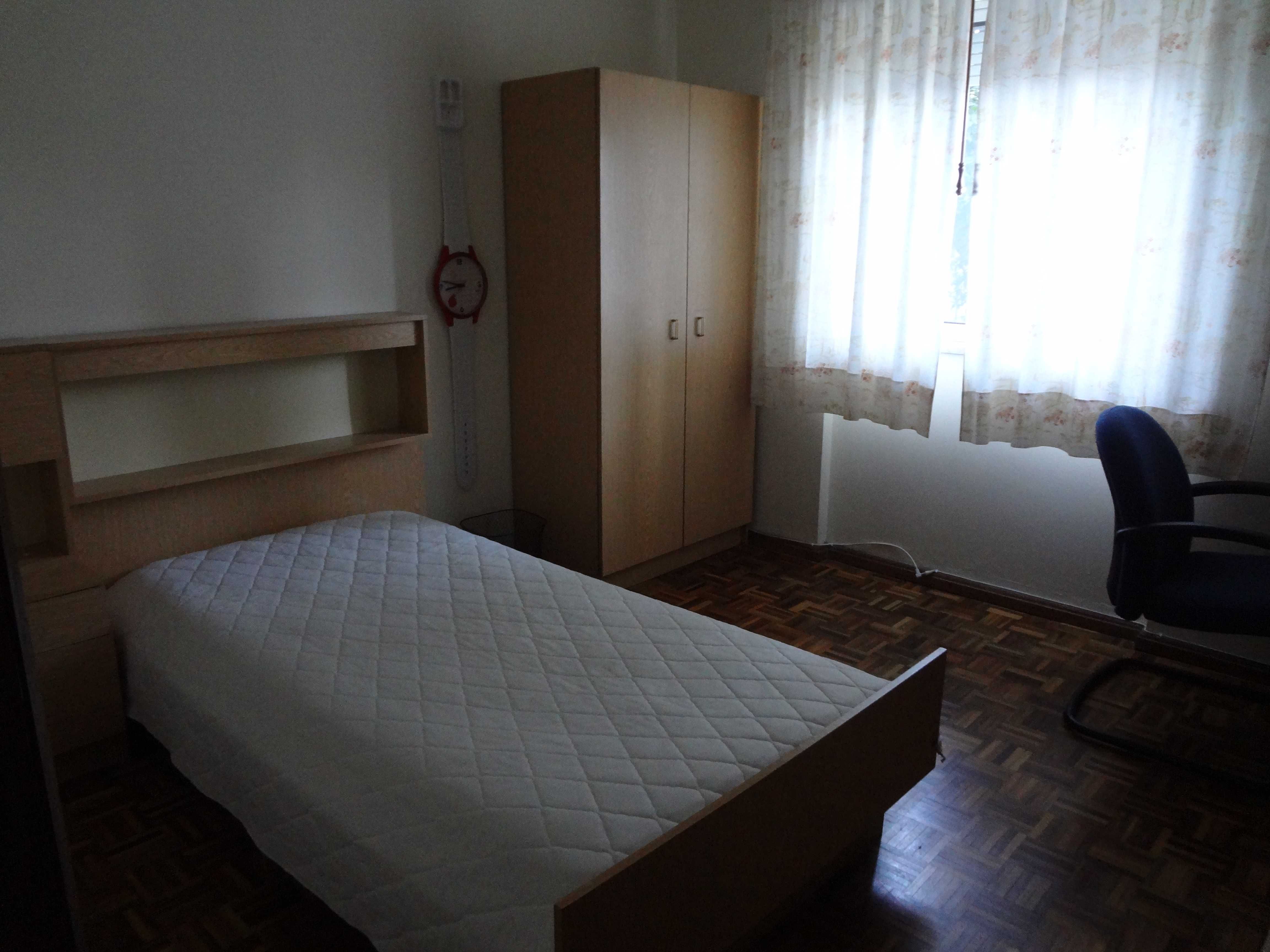Arrenda-se quarto em apartamento