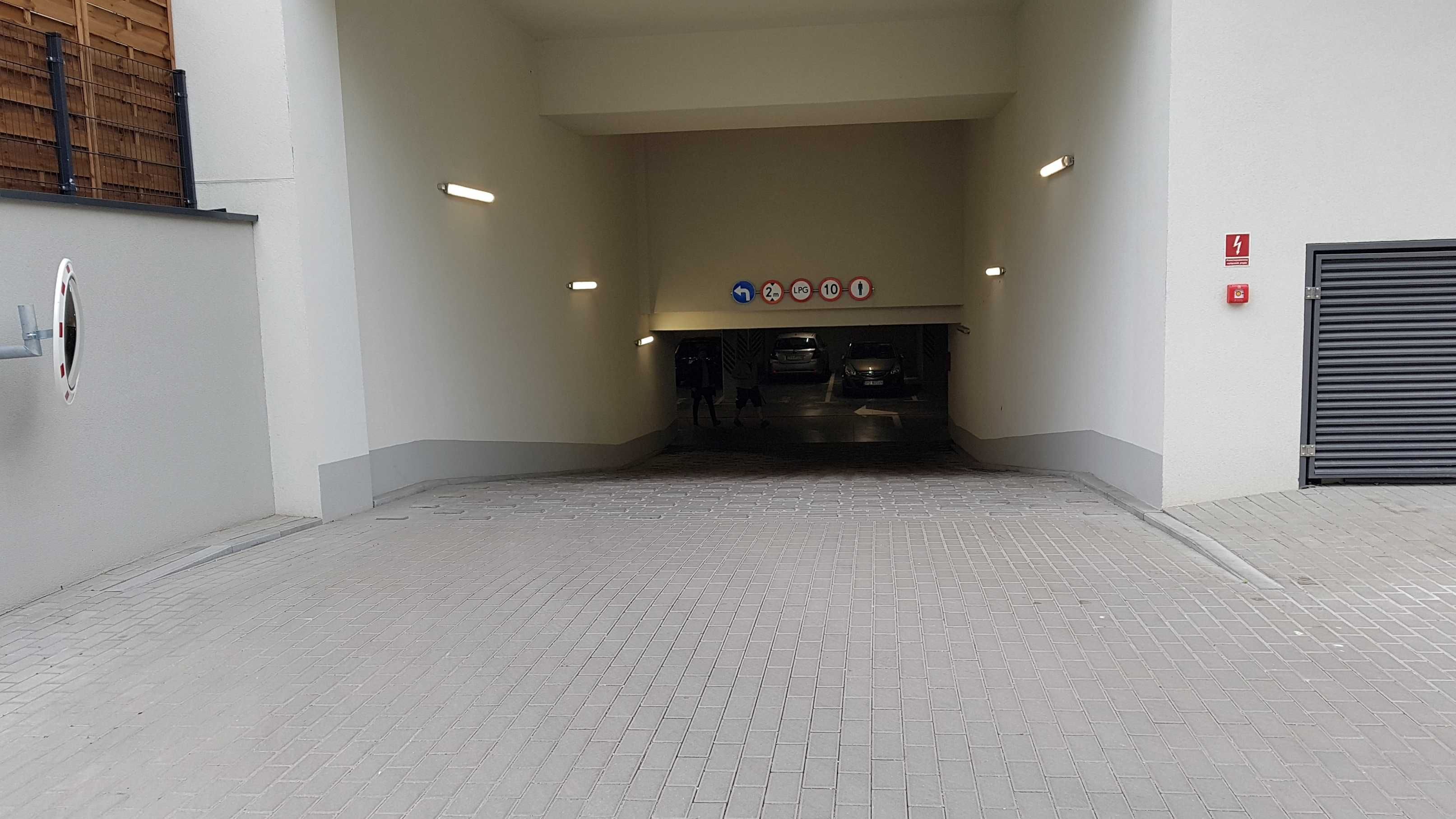 Podwójne Miejsce park ul Saperska i pojedyncze ul Bielniki obok AWFU