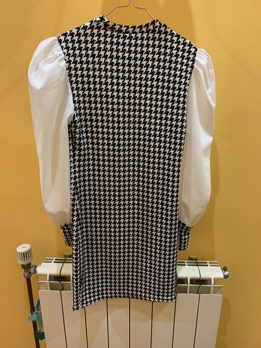 Vestido “Shein” XS/34 xadrez preto e branco com mangas tipo balão