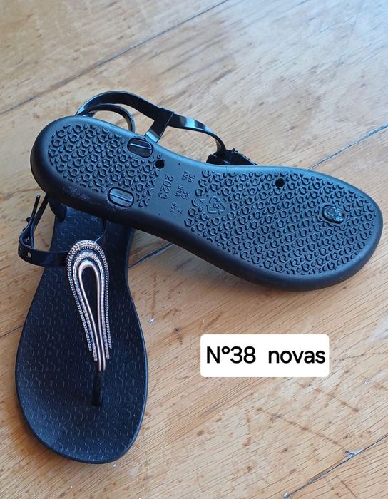 Sandálias novas nunca usadas