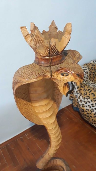 Велика дерев'яна фігура Королівської Кобри ручної роботи висотою 1.2м