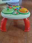 Mesa de brincar da marca Chicco com música cores e animais usada