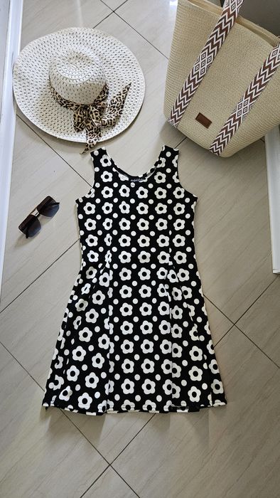 Sukienka w kwiatki na wiele okazji