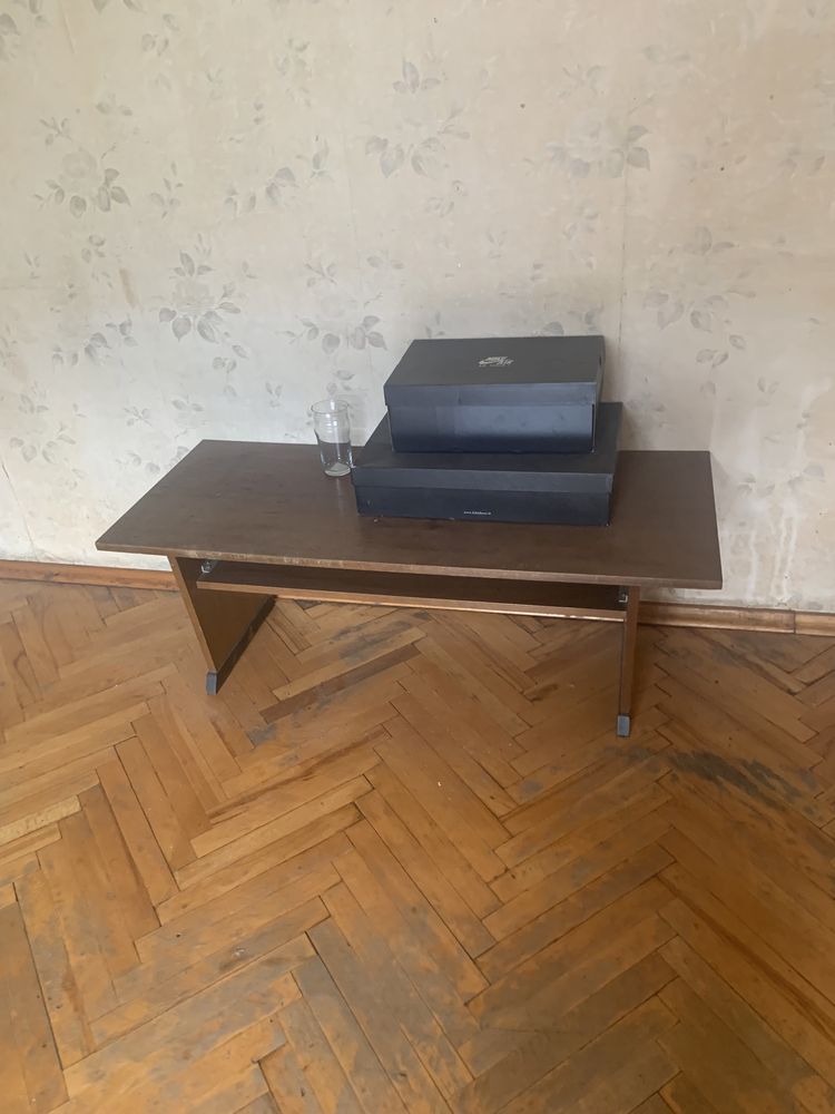 Віддам безкоштовно дерев’яні меблі.