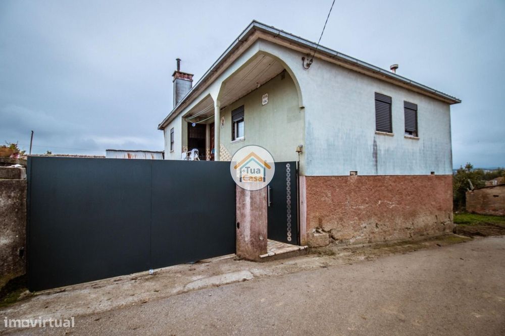Moradia T3 Isolada, para Reabilitação Parcial em Santa Comba Dão